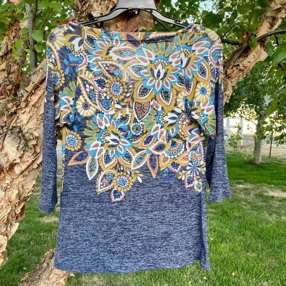 🌷Sweet light weight sweater sz Small - Picture 2 of 5